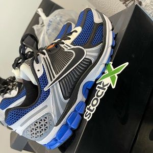 Nike Zoom Vomero 5 SE Size 7 Men’s/ 8.5 Women’s